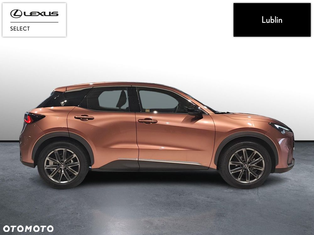 Lexus LBX - 6