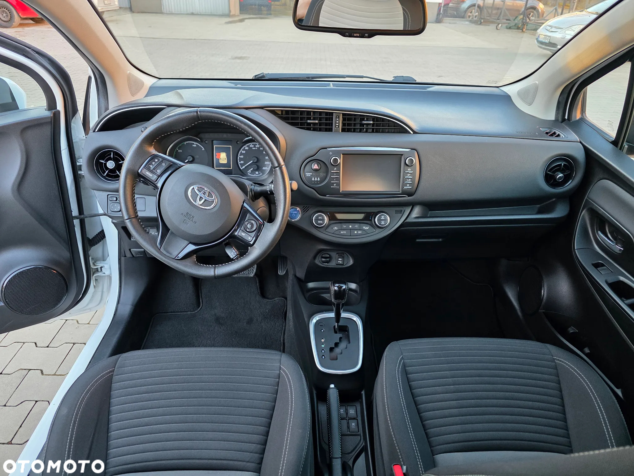 Toyota Yaris Hybrid 1.5 VVT-i Comfort - 16