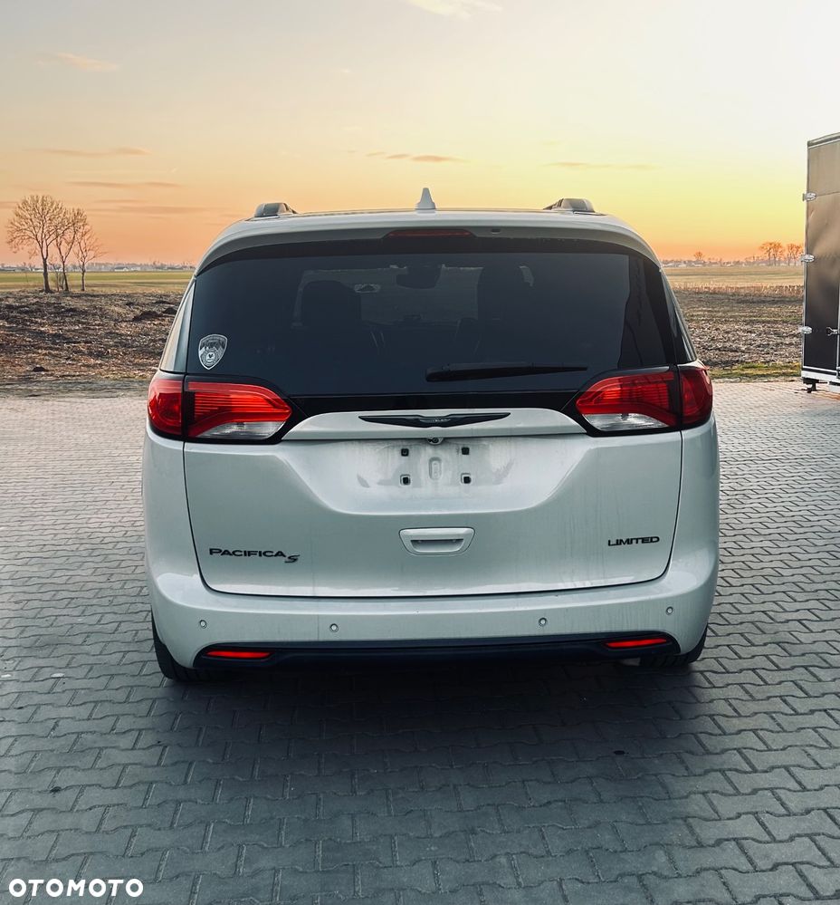 Chrysler Pacifica - 3