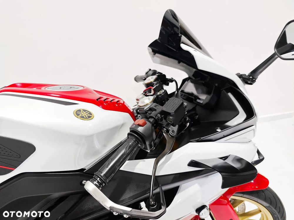 Yamaha YZF - 11