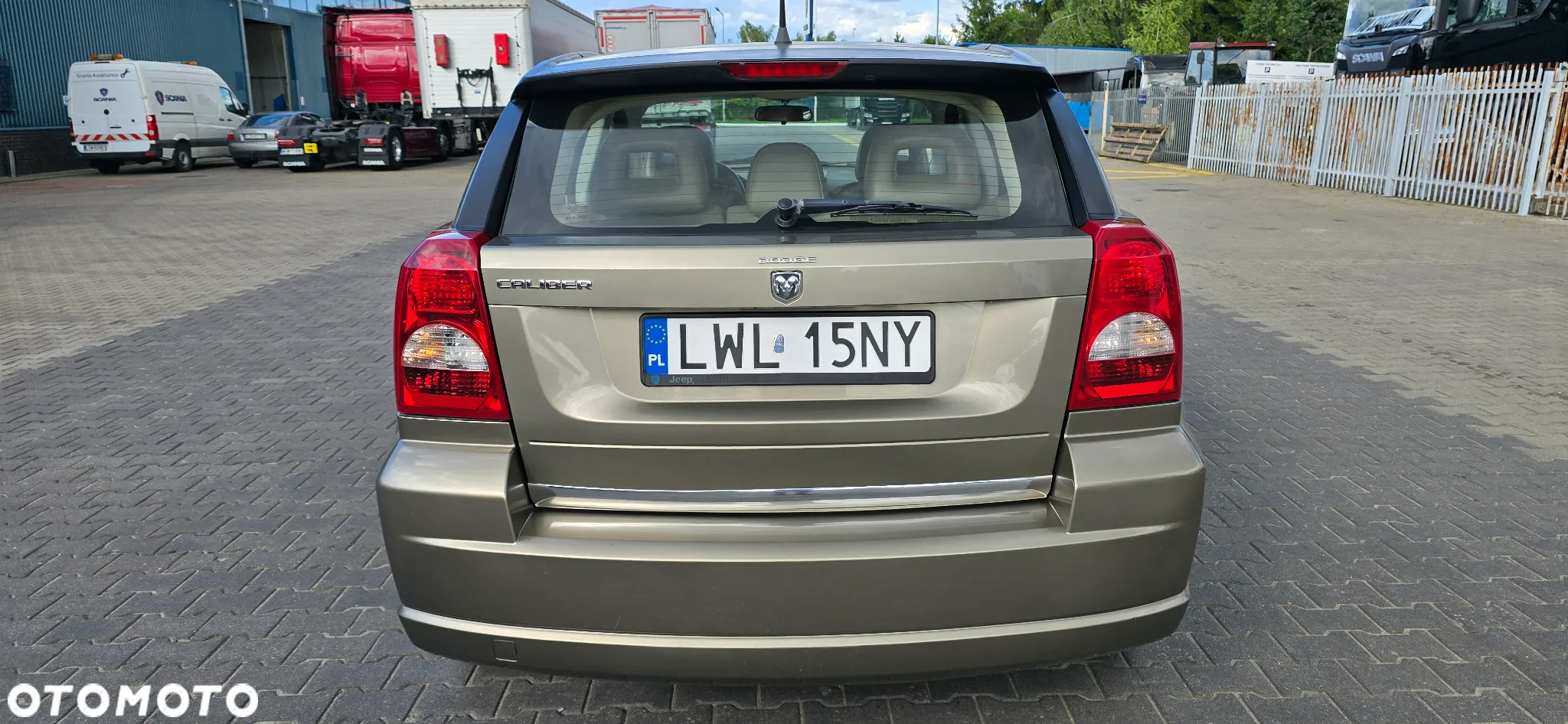 Dodge Caliber - 12