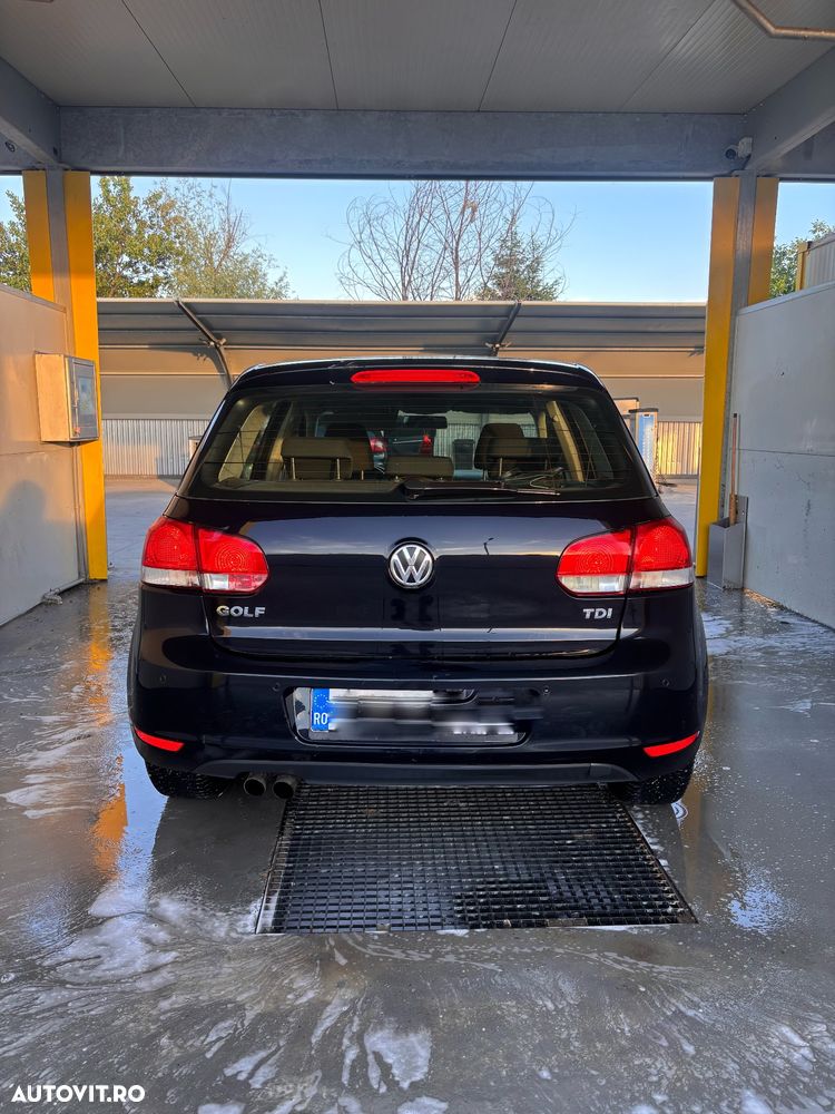 Volkswagen Golf - 1
