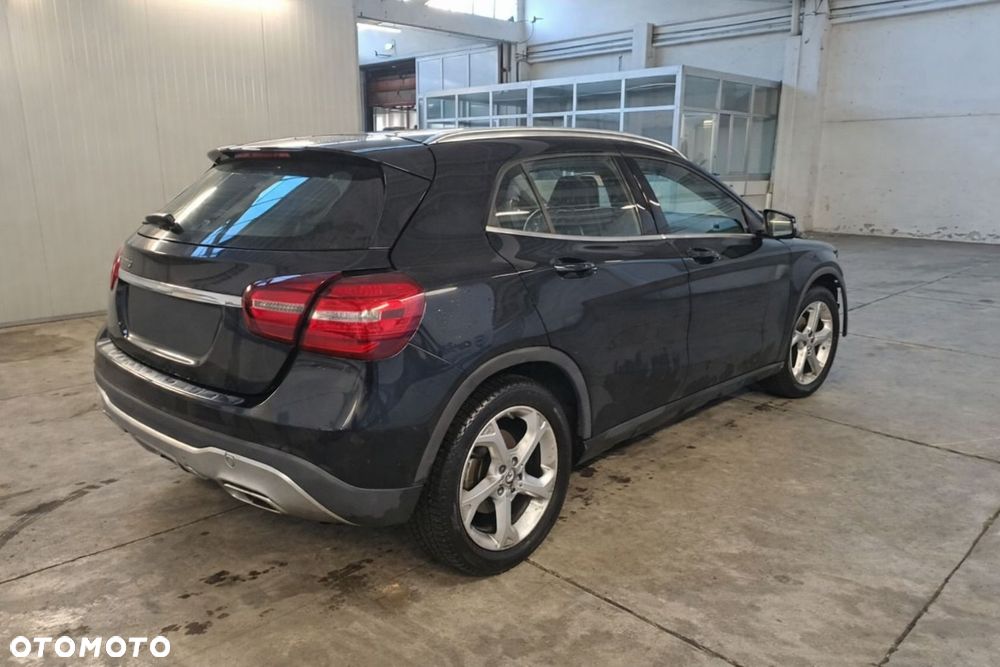 Mercedes-Benz GLA 180 7G-DCT Activity Edition - 1