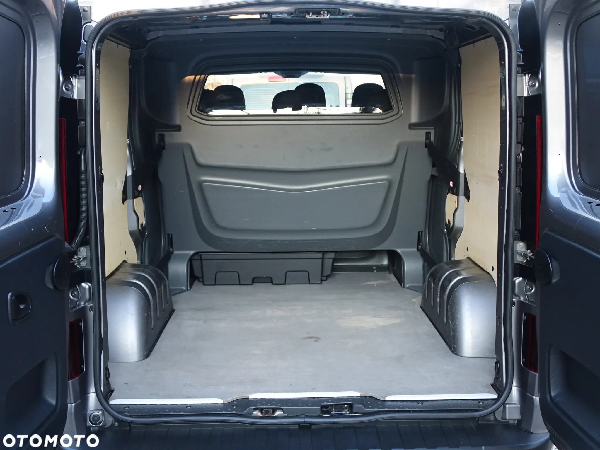 Opel Vivaro 6-osobowy brygadówka L1H1 - 18