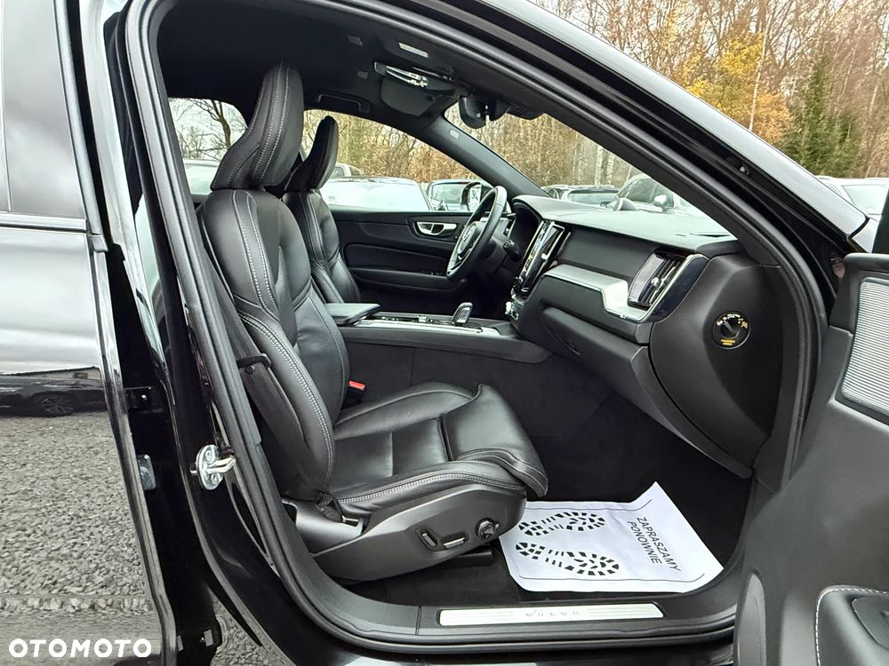 Volvo XC 60 B4 D AWD Ultimate Dark - 33