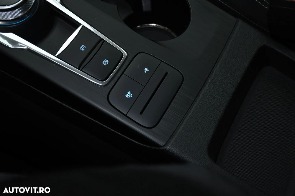 Ford Kuga 2.5 Duratec FHEV TITANIUM - 18