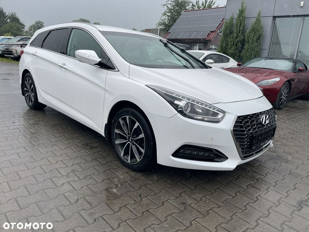 Hyundai i40 Kombi blue 1.6 CRDi DCT Space Plus - 2