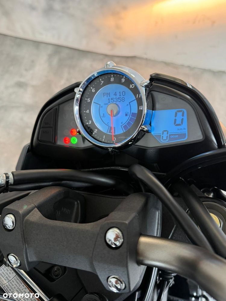 Suzuki GSX - 27