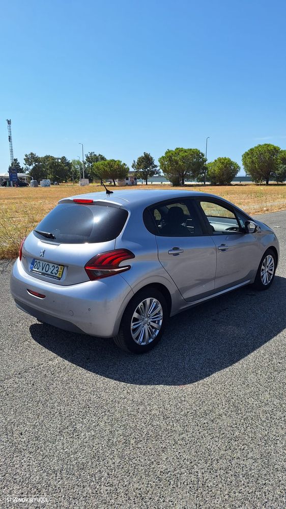 Peugeot 208 1.2 PureTech Signature - 6