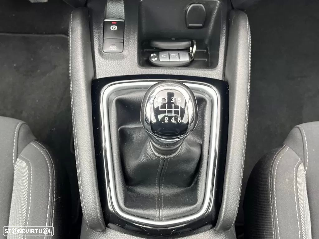 Nissan Qashqai 1.5 dCi N-Connecta 18 - 20