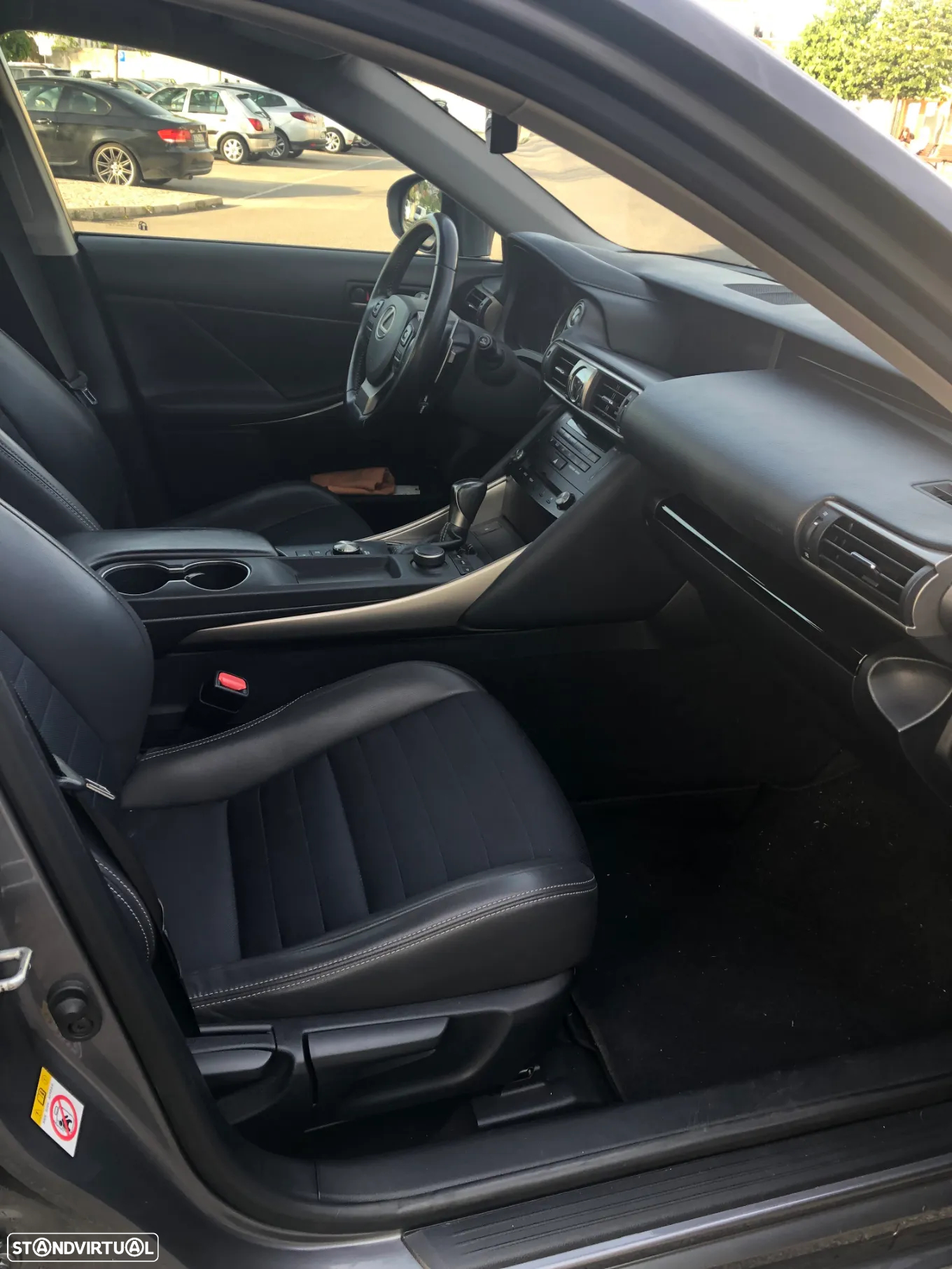 Lexus IS 300H Executive - 3
