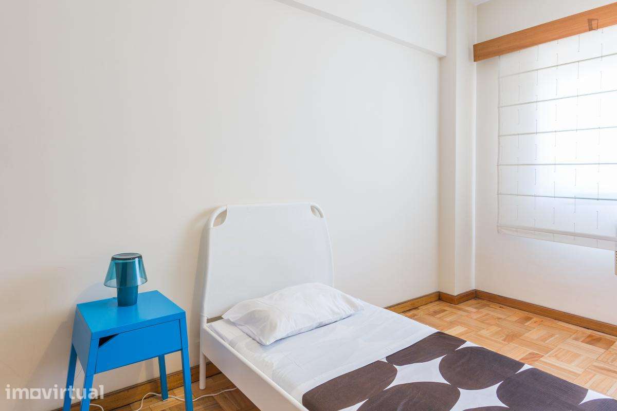 Quarto - localizado em Santo Ildefonso Porto - Grande imagem: 3/40