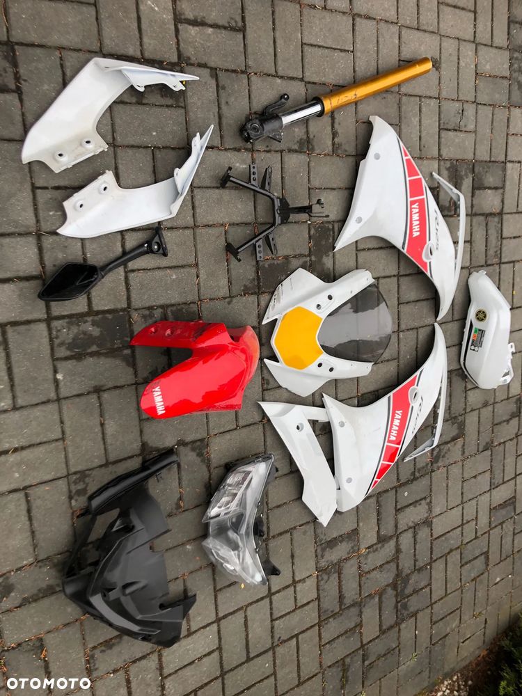 Yamaha YZF 125  chłodnica licznik   silnik bok osłona błotnik