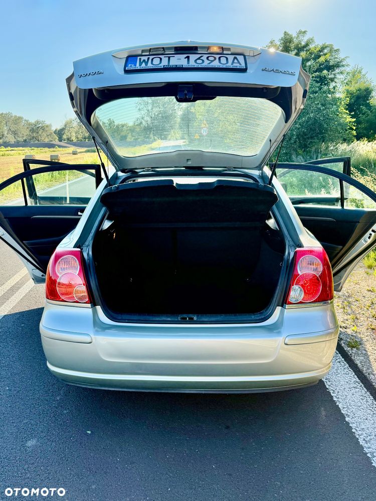 Toyota Avensis 2.0 D-4D Sol - 15