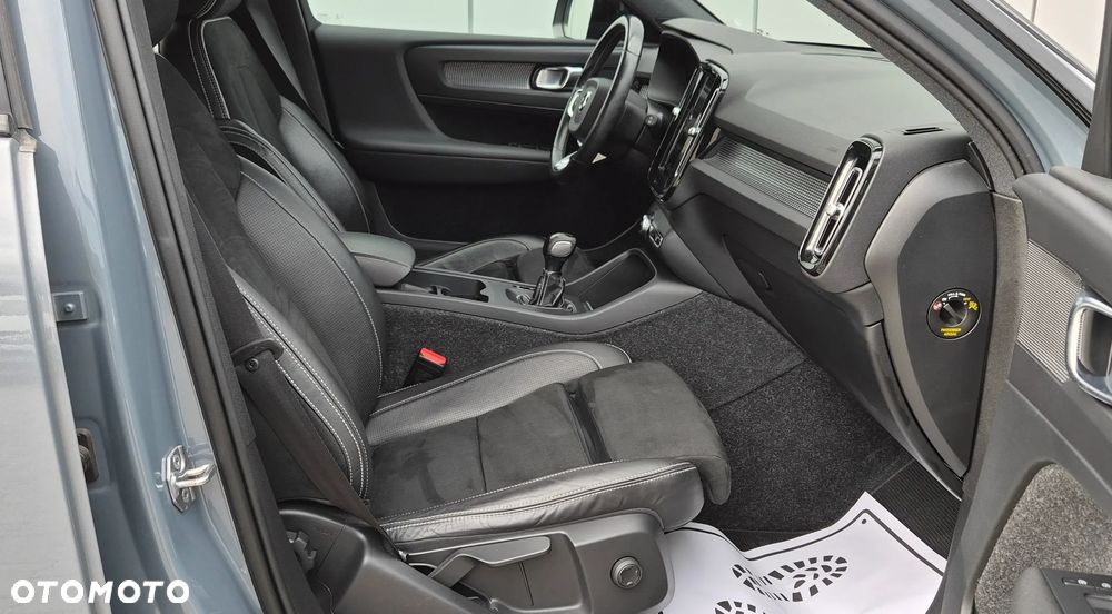 Volvo XC 40 T3 R-Design - 27