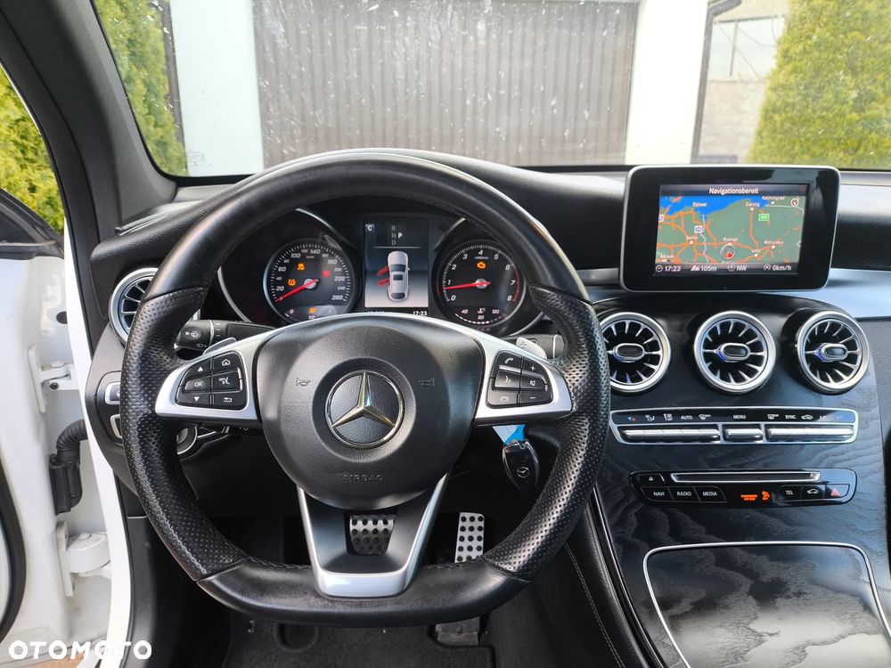 Mercedes-Benz GLC 300 4Matic 9G-TRONIC AMG Line - 20