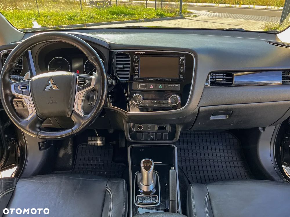 Mitsubishi Outlander 2.0 4WD Plus - 12