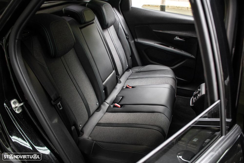 Peugeot 3008 1.5 BlueHDi Allure EAT8 - 31