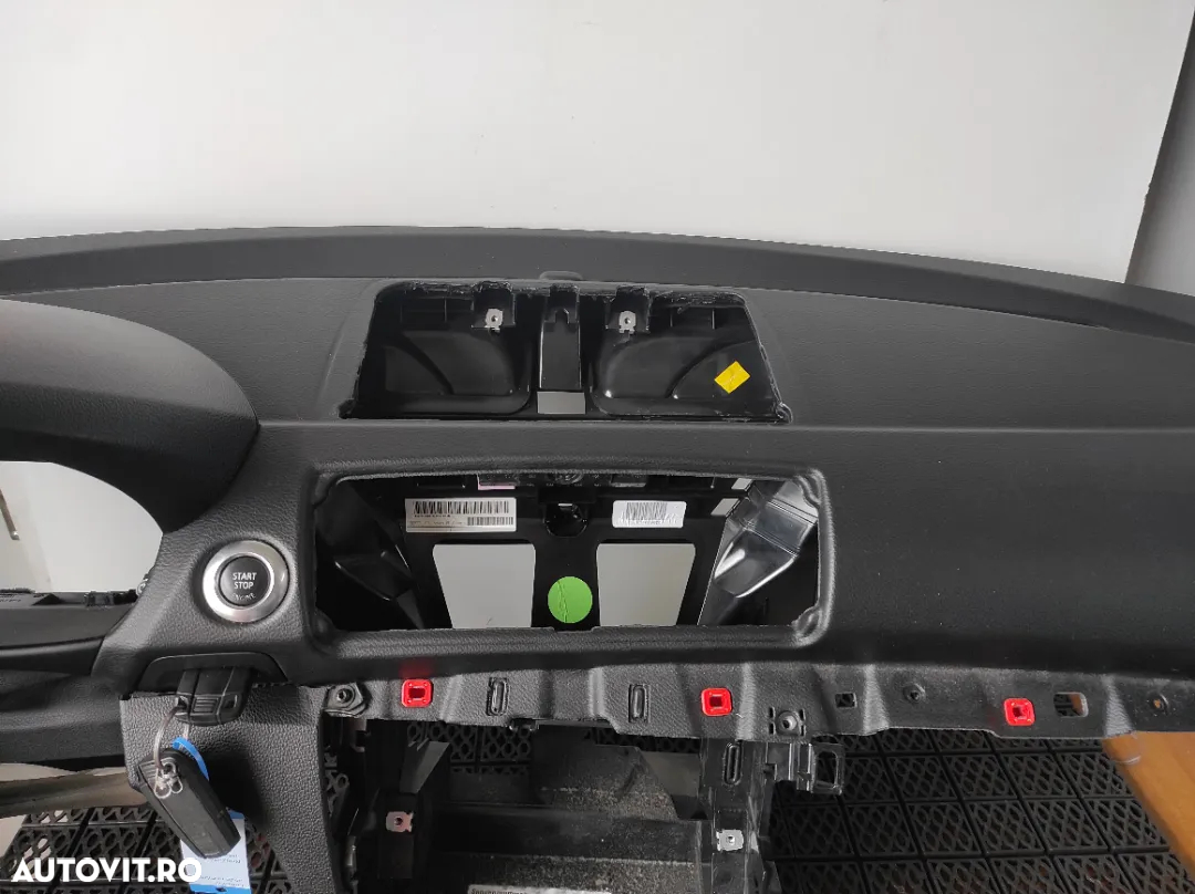 Plansa Bord BMW seria 1 E81/87/82 facelift cu airbag pasager model cu doua mufe pentru masini fara navigatie din fabrica - 3