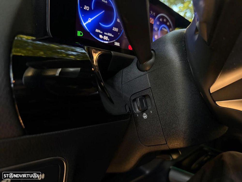 Mercedes-Benz EQA 300 4Matic AMG Line - 32