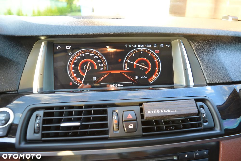 BMW Seria 5 528i xDrive Luxury Line - 1