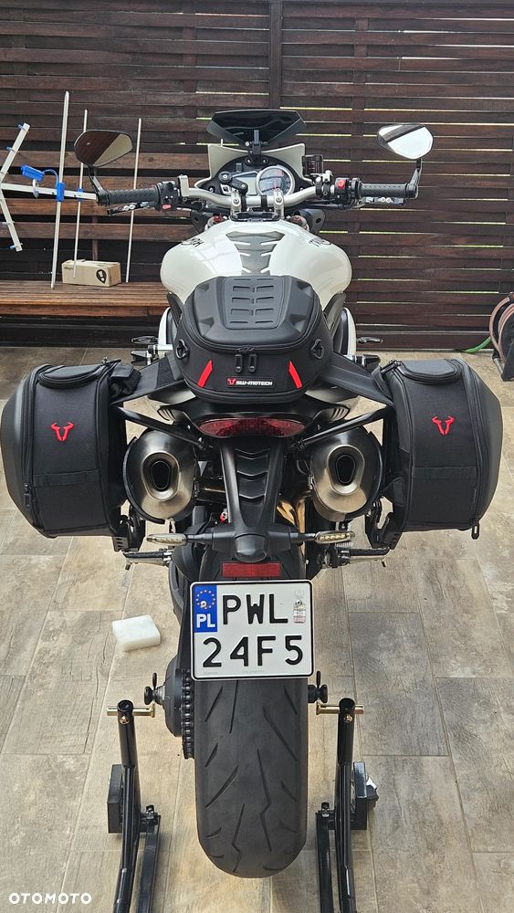 Triumph Speed Triple - 2