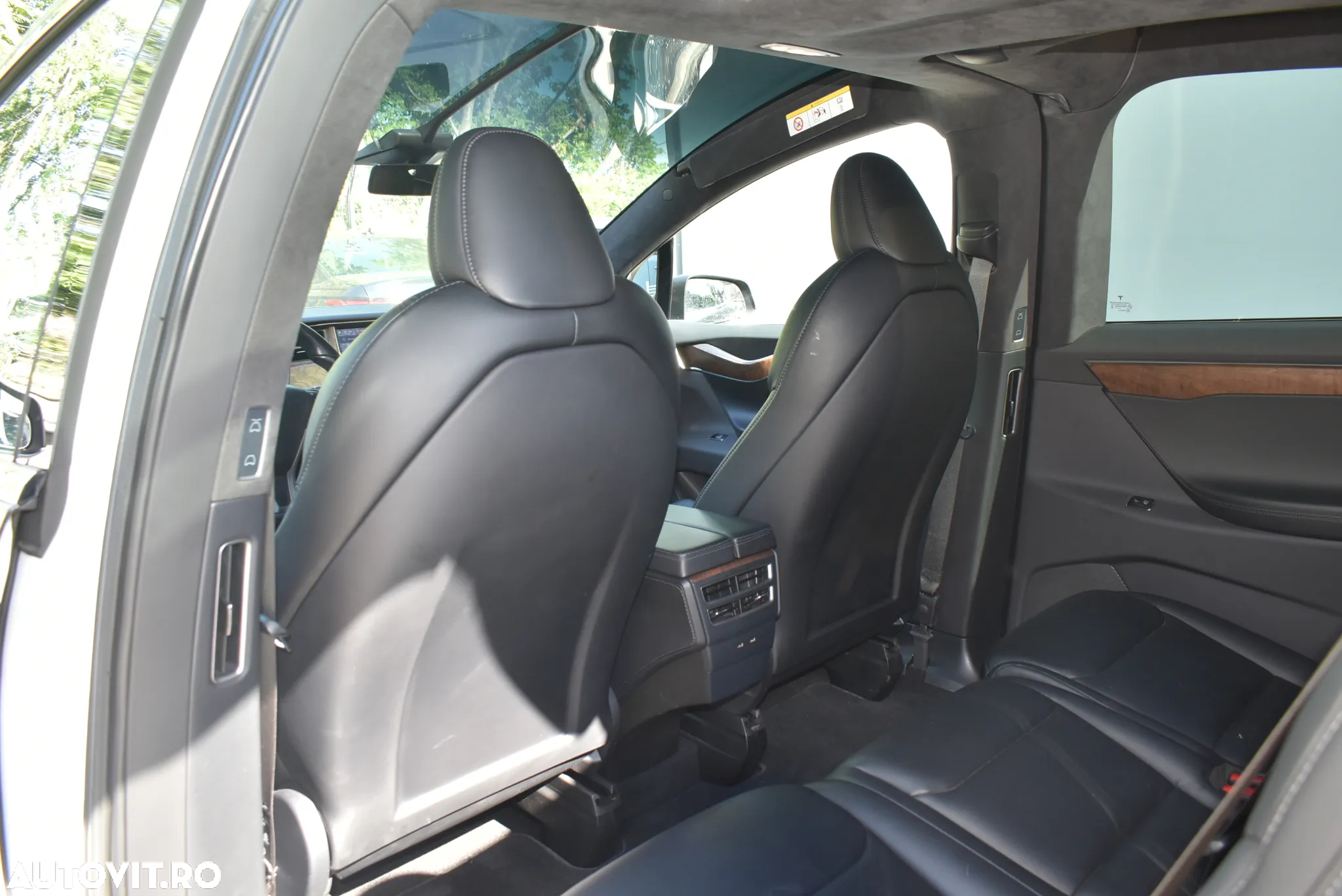 Tesla Model X - 10