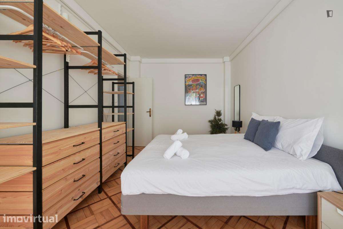 Quarto - localizado em São Sebastião Lisbon - Grande imagem: 2/27