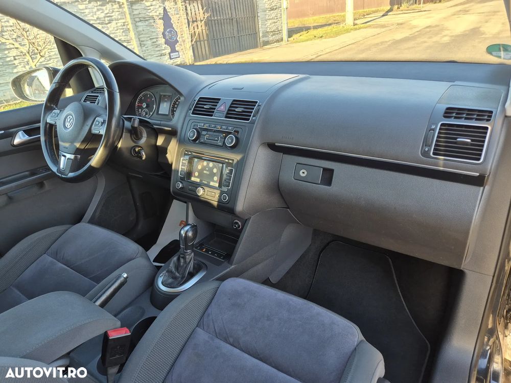 Volkswagen Touran 2.0 TDI DPF BlueMotion Technology DSG MATCH - 11