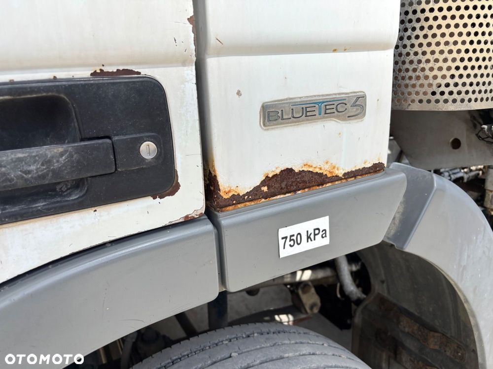 Versalift Actros 4141 8X4 + Putzmaister M24 - 29