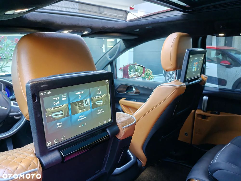 Chrysler Pacifica - 11