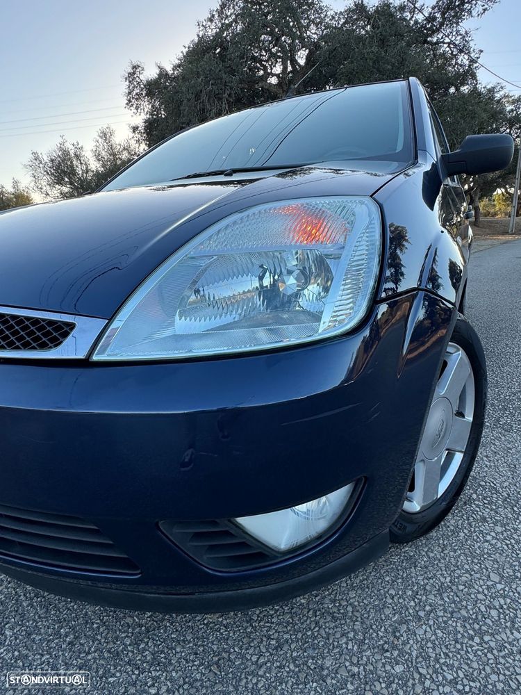 Ford Fiesta 1.25 Ghia - 10