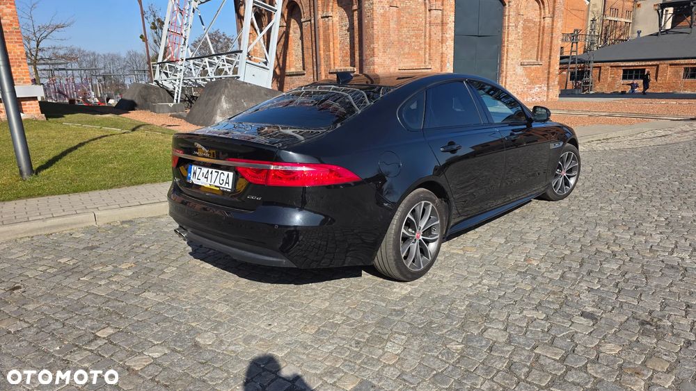 Jaguar XF 2.0 i4D R-Sport - 9