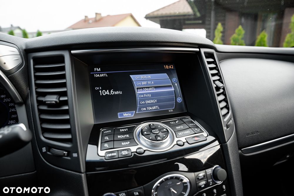 Infiniti QX70 3.7 AWD S - 31