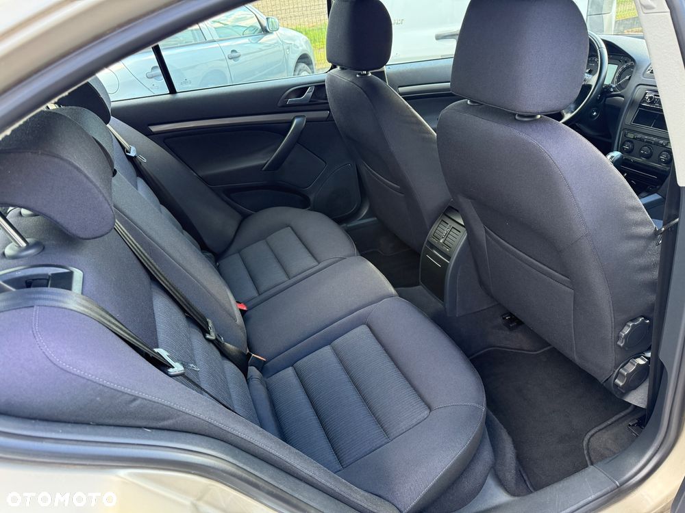 Skoda Octavia 1.6 FSI Ambiente - 12