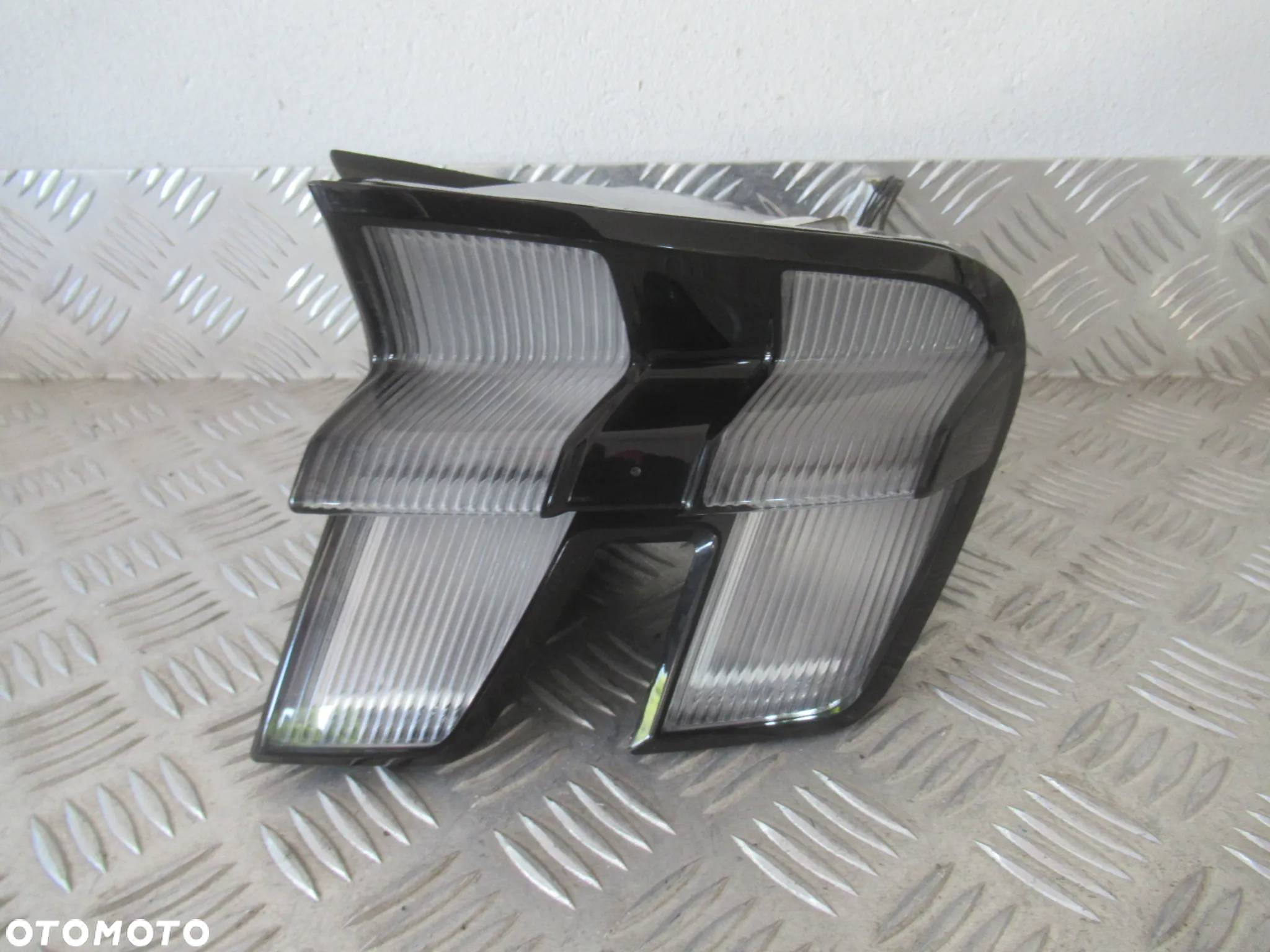 LAMPA TYLNA TYŁ PRAWA FORD MUSTANG MACH-E LED LJ8B-13404-AE 2020 - 4