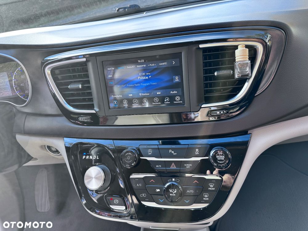 Chrysler Pacifica - 21
