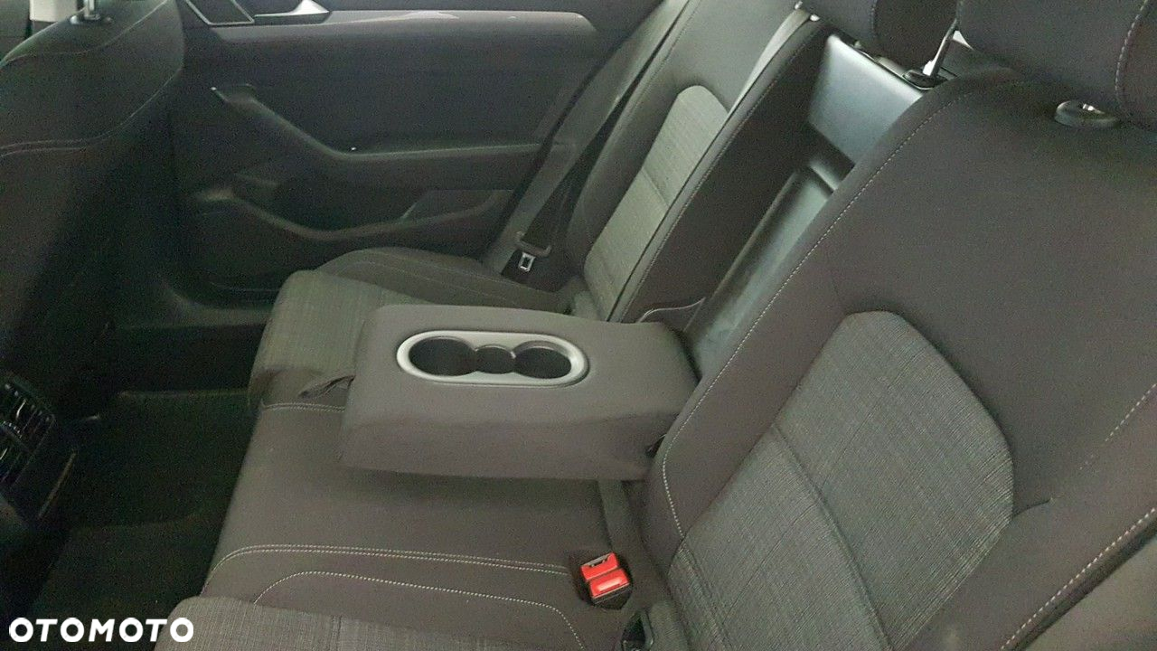 Volkswagen Passat - 20