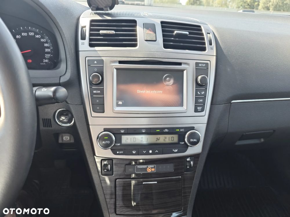 Toyota Avensis 1.8 Premium - 21