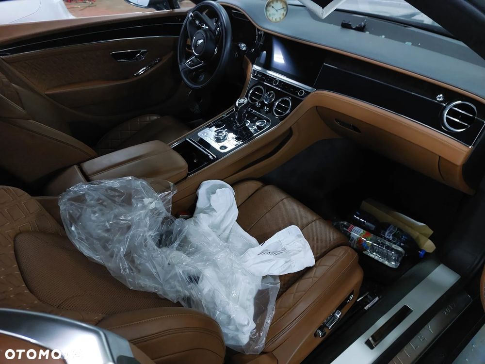 Bentley Continental GT - 11