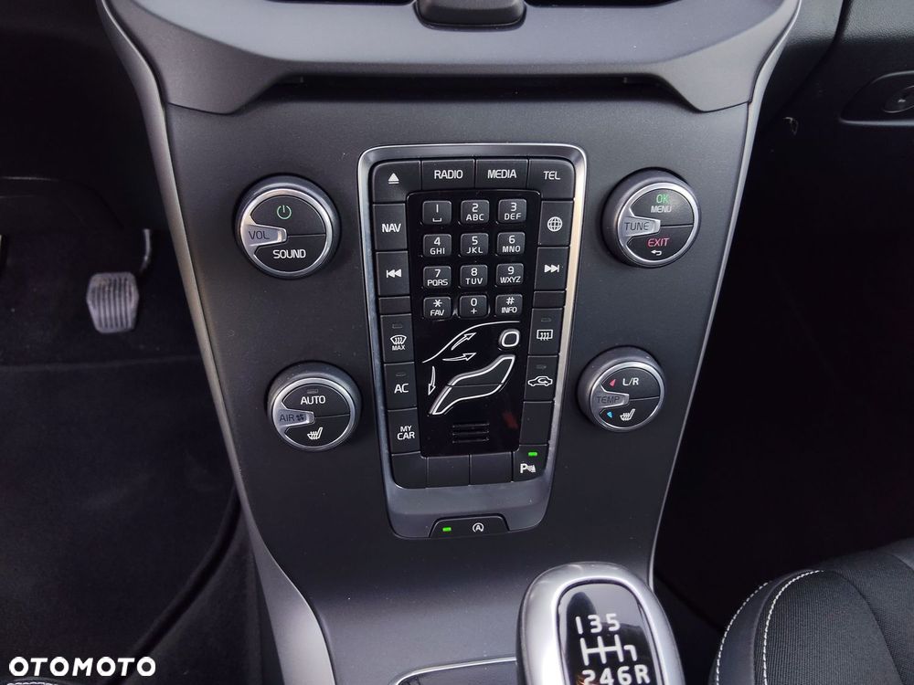 Volvo V40 T2 Momentum - 31