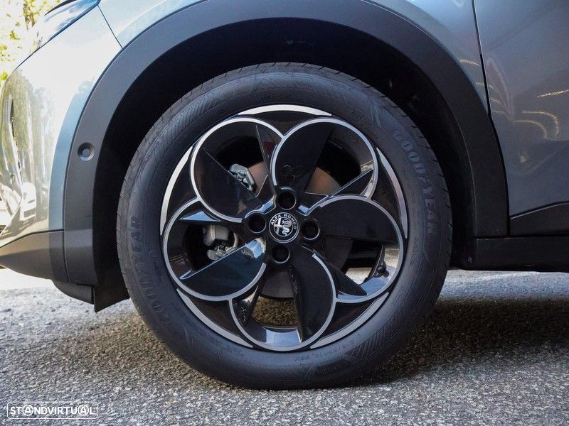 Alfa Romeo Junior 54 kWh Sport Speciale — fotografia 13