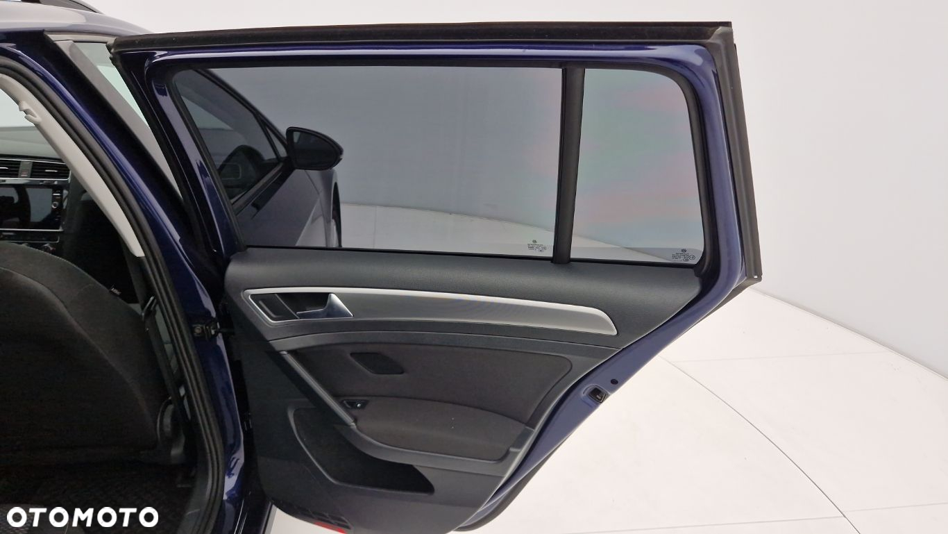 Volkswagen Golf - 22