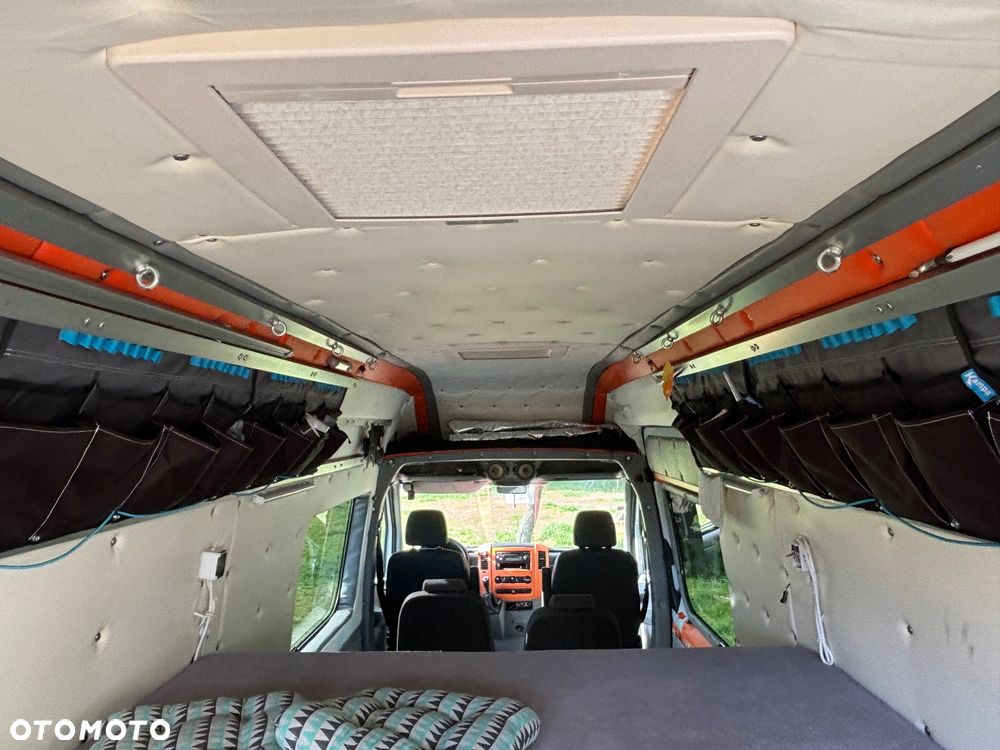 Mercedes-Benz Sprinter - 11