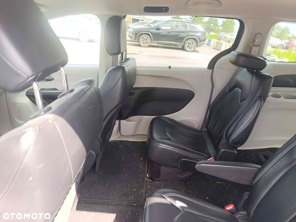 Chrysler Pacifica - 17
