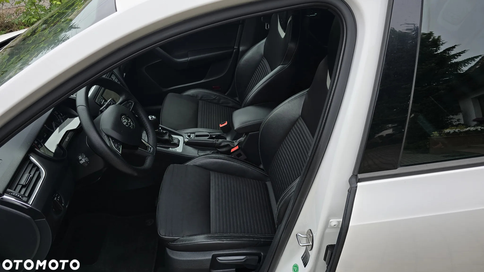 Skoda Octavia Combi 2.0 TDI DSG RS - 16