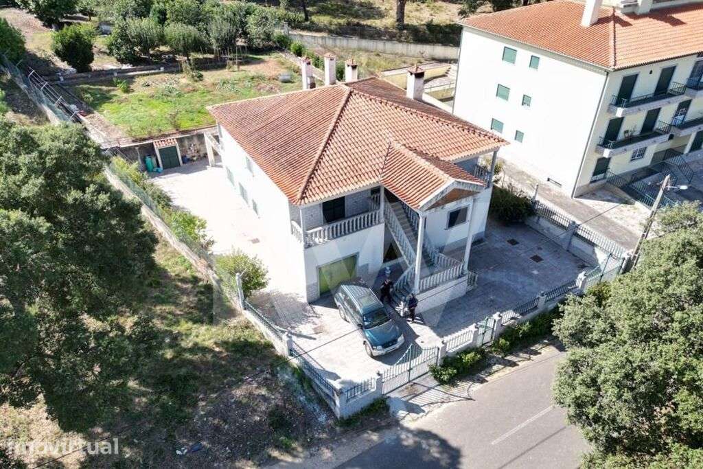 Moradia de 3 pisos, garagem e terreno em Coja, Arganil - Grande imagem: 2/60