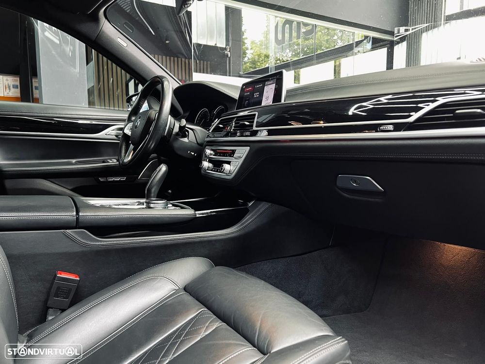 BMW 740 d xDrive Pack M - 16