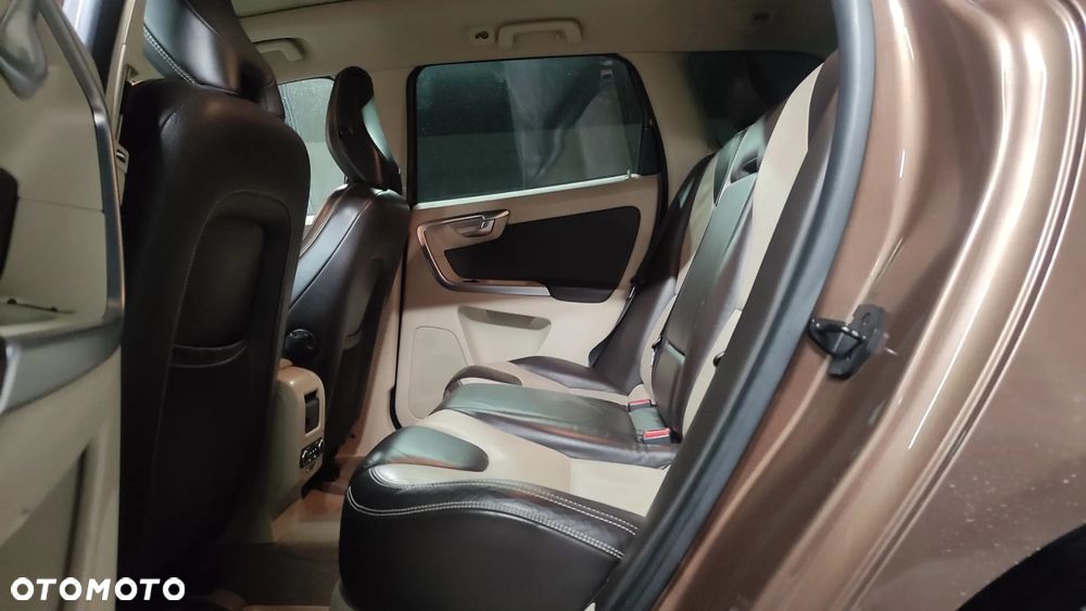 Volvo XC 60 2.4D AWD Summum - 6