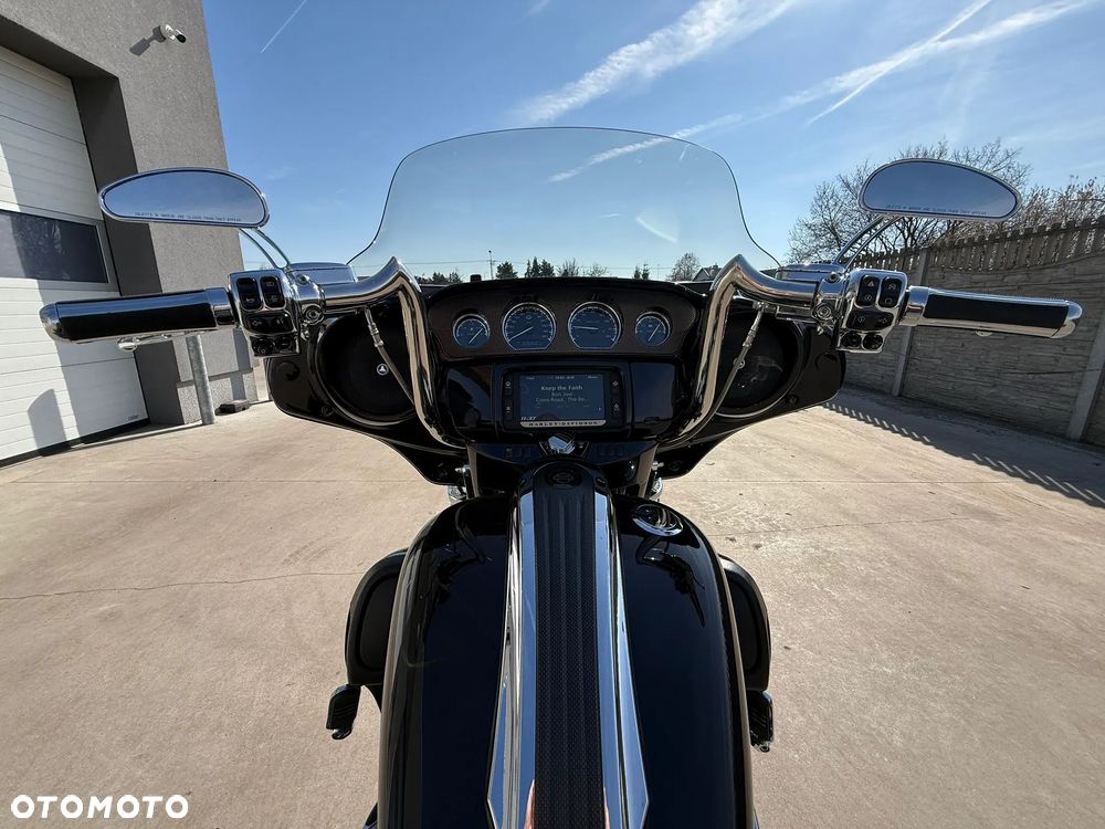 Harley-Davidson CVO Street Glide - 11